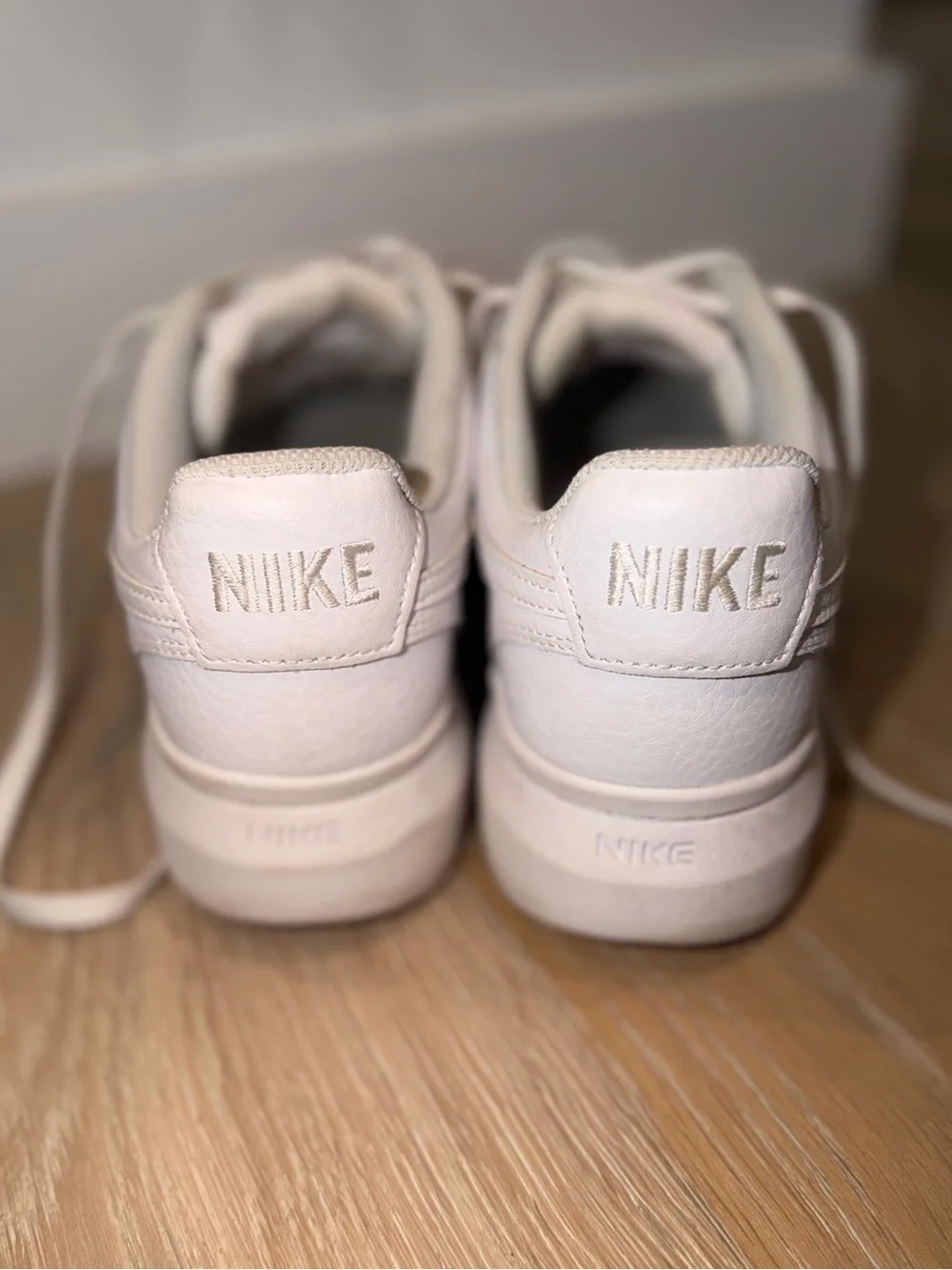 Nike sleek low